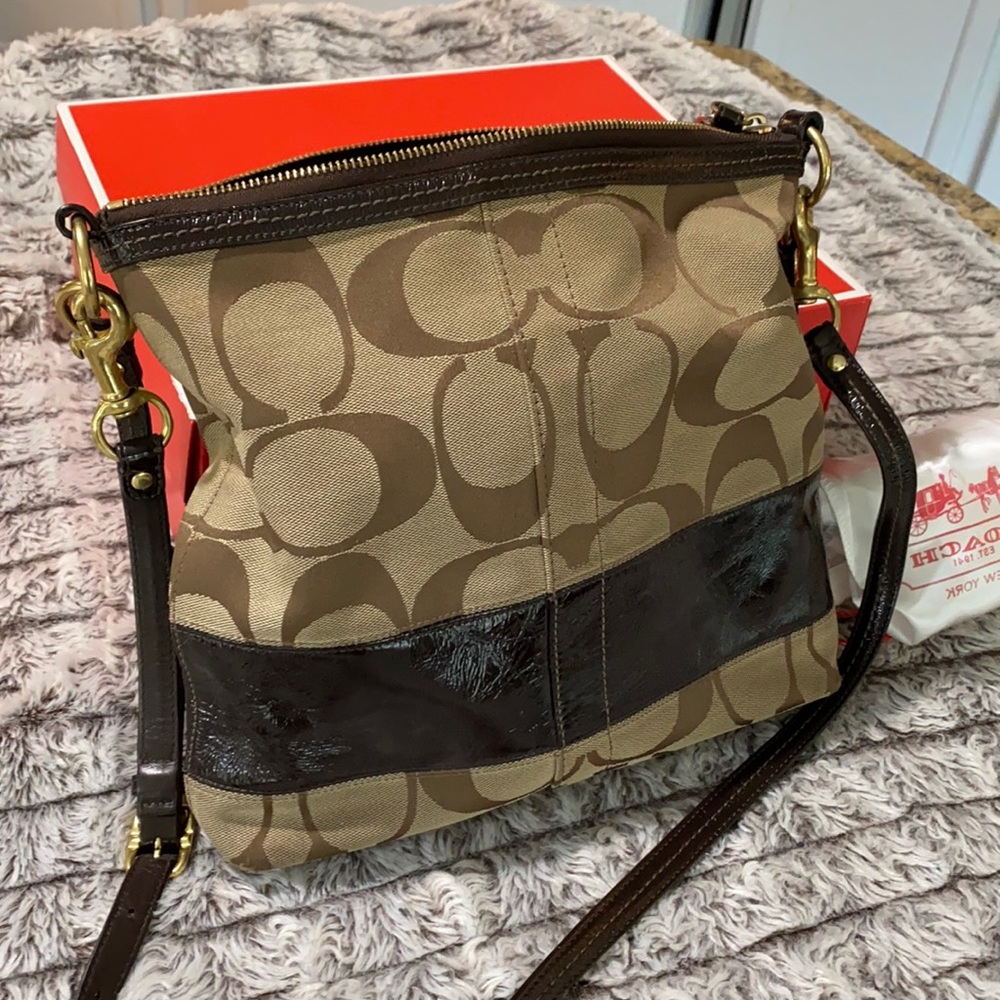 Cute little crossbody!